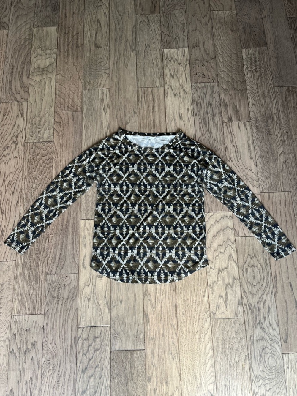 Reitmans Geometric Pattern Long Sleeve Top size small